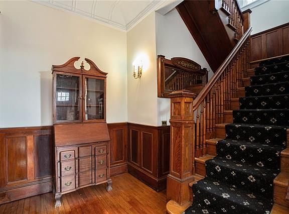 3rd image of 50 Crestwood Ave