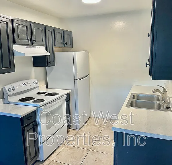Mauna Loa Apartments — Photo 1