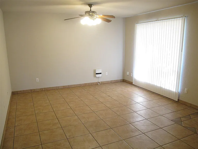 902 Quartz Ct #B — Photo 22