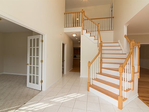 2nd image of 33 Muterfield Ct