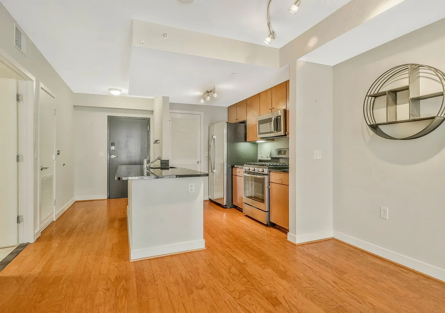 Modern Shaw One-Bedroom | Assigned Parking — Photo 1