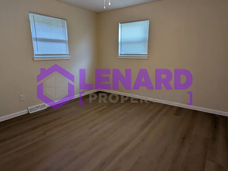 2224 N Clifton Ave — Photo 6