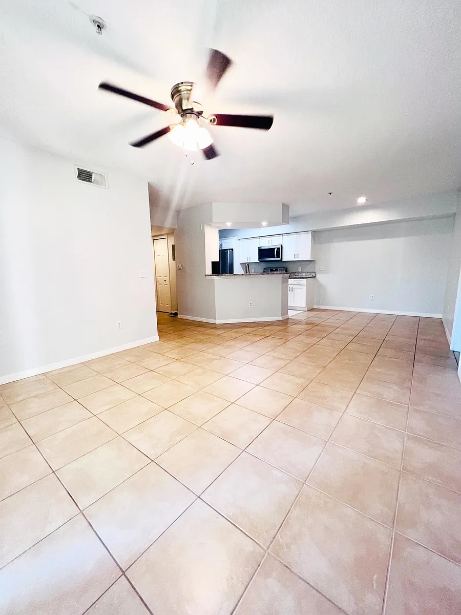 Building Photo - 713 Crest Pines Dr #217