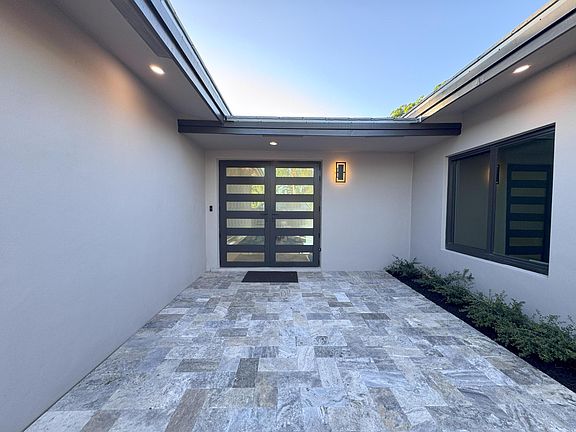 2nd image of 2201 NE 19th Avenue
