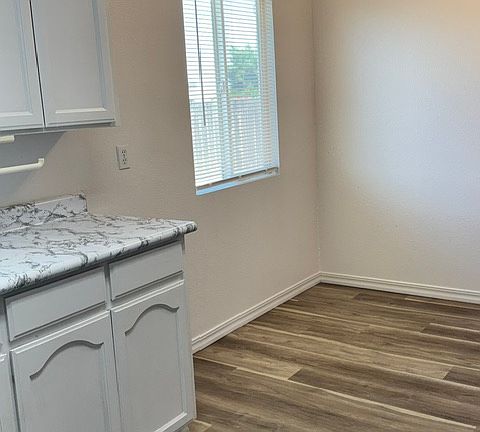 5th image of 1475 Cottage Pl #B