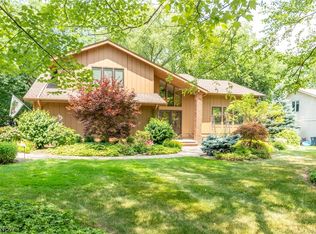 26463 Hendon Rd, Beachwood, OH 44122