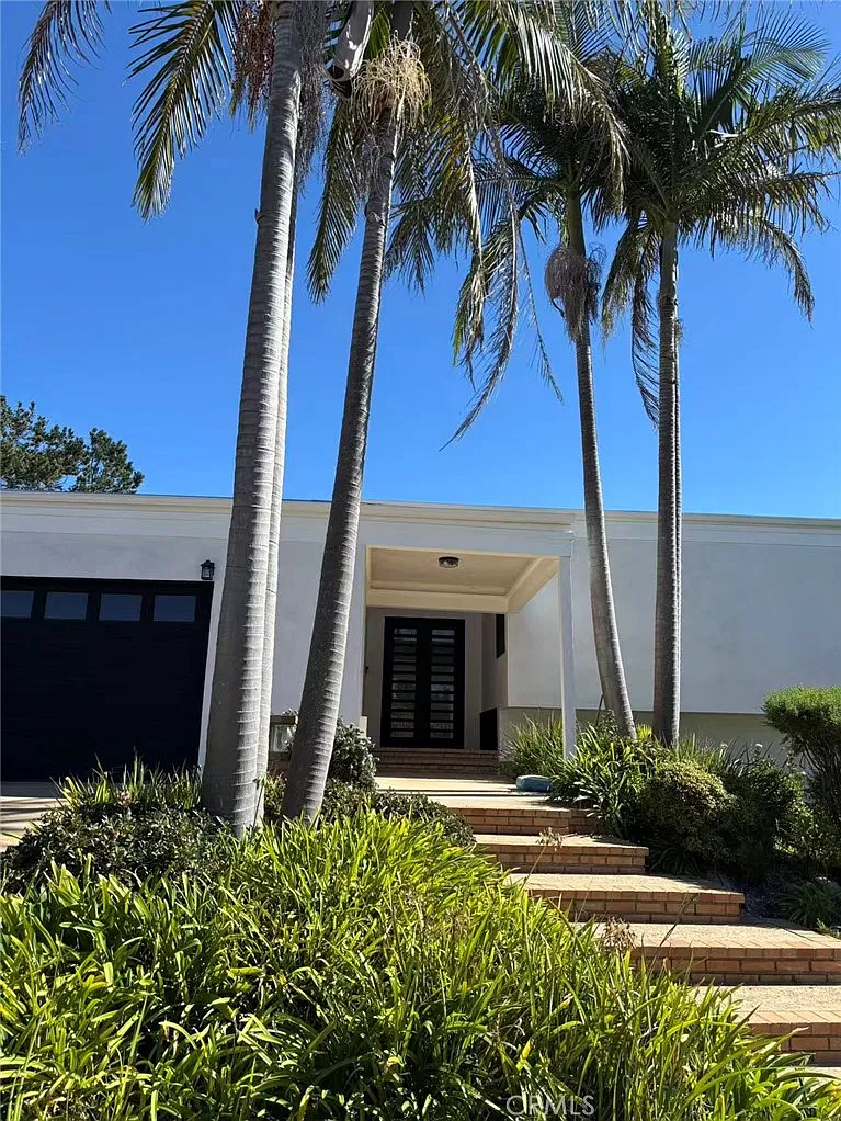 4 bed, 3.5 bath, 2424 sqft, $10,000 — Photo 1