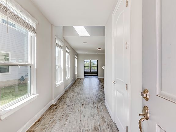 5th image of 113 Riverhill Dr