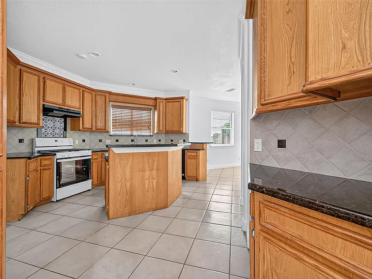 20003 Fieldtree Dr — Photo 24