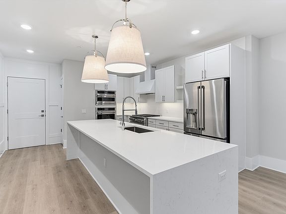 2nd image of 215 2nd Ave APT 2