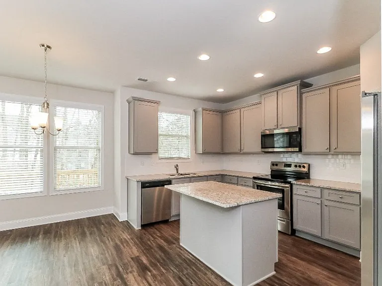 Quinn Residences at Vista Lakes — Photo 9