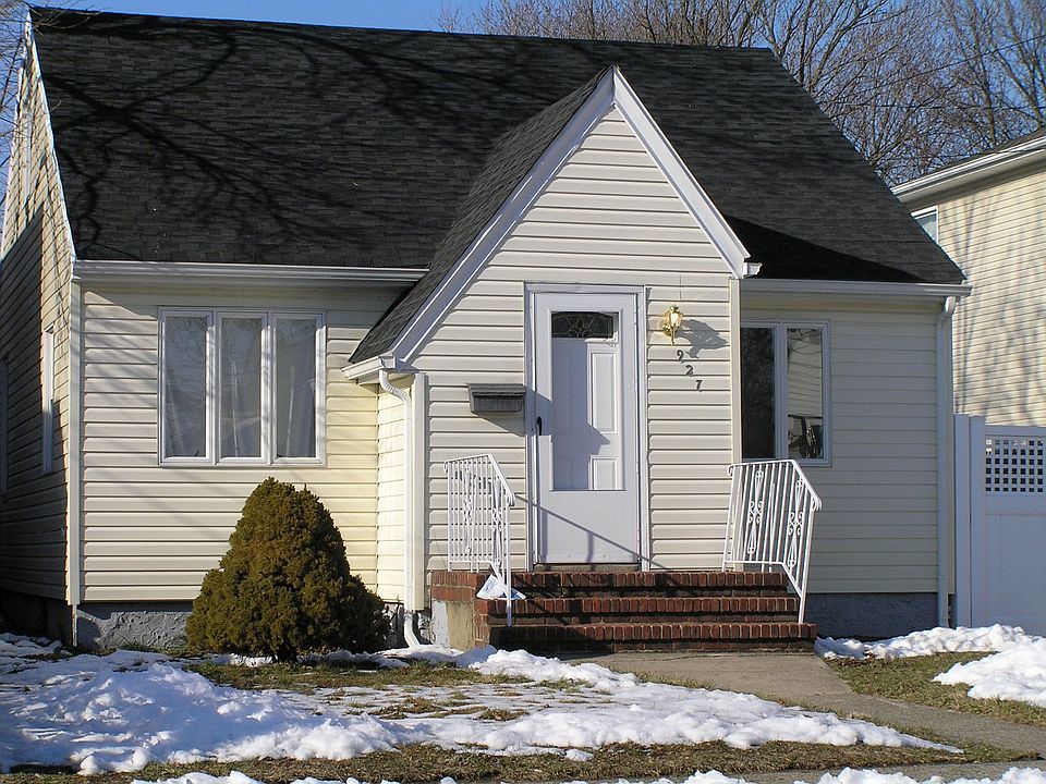 1st image of 927 McKinley St