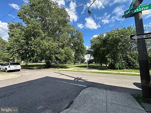 3rd image of 4915 Knorr St