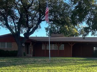 805 W Oregon St, Seymour, TX 76380