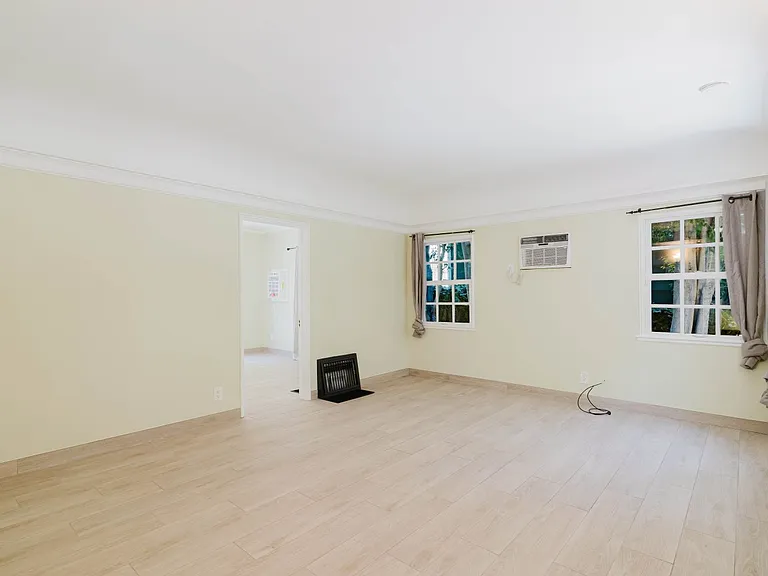 11036 Fruitland Dr — Photo 6