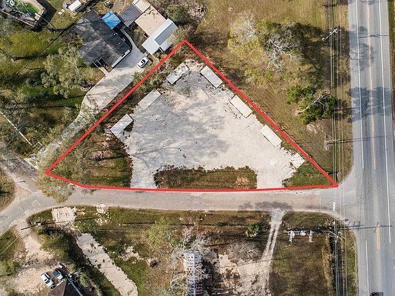 3rd image of 24895 Lakewood Dr