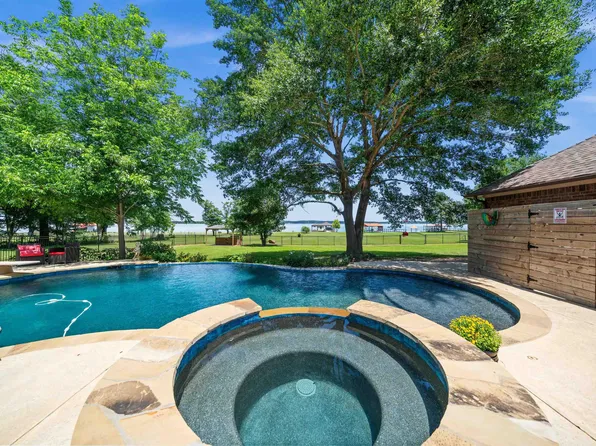 4911 Sunrise Dr, Chandler, TX 75758