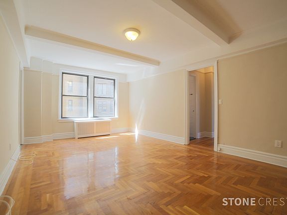 4th image of 900 W End Ave APT 7G