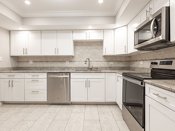 3rd image of 9637 S Keeler Ave APT 2E
