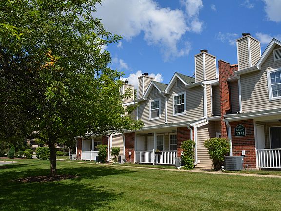 2nd image of 1271 Wyndham Ln Unit 113