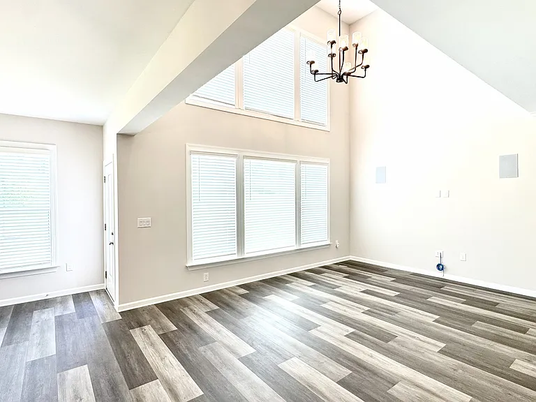 1135 Overlake Dr — Photo 20