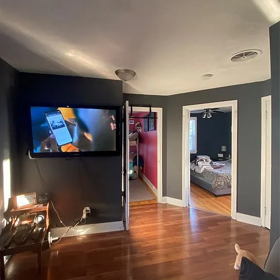 5858 Wyandotte St E #UPPER FRONT — Photo 5