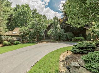 80 W Juniper Ln, Moreland Hills, OH