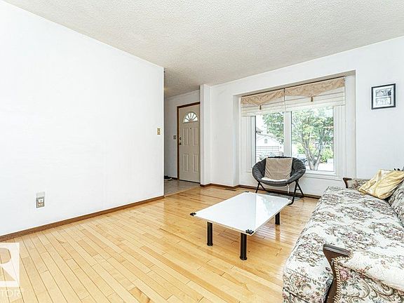4th image of 3303 42a Ave NW