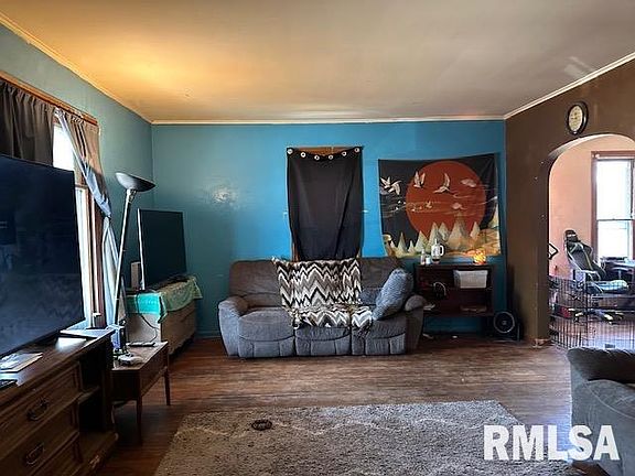 4th image of 1145 E North St
