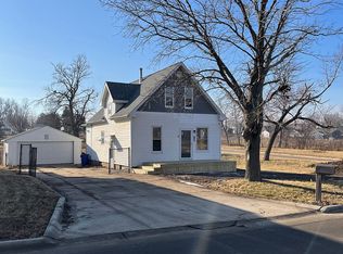 299 27th Ave SW, Cedar Rapids, IA 52404