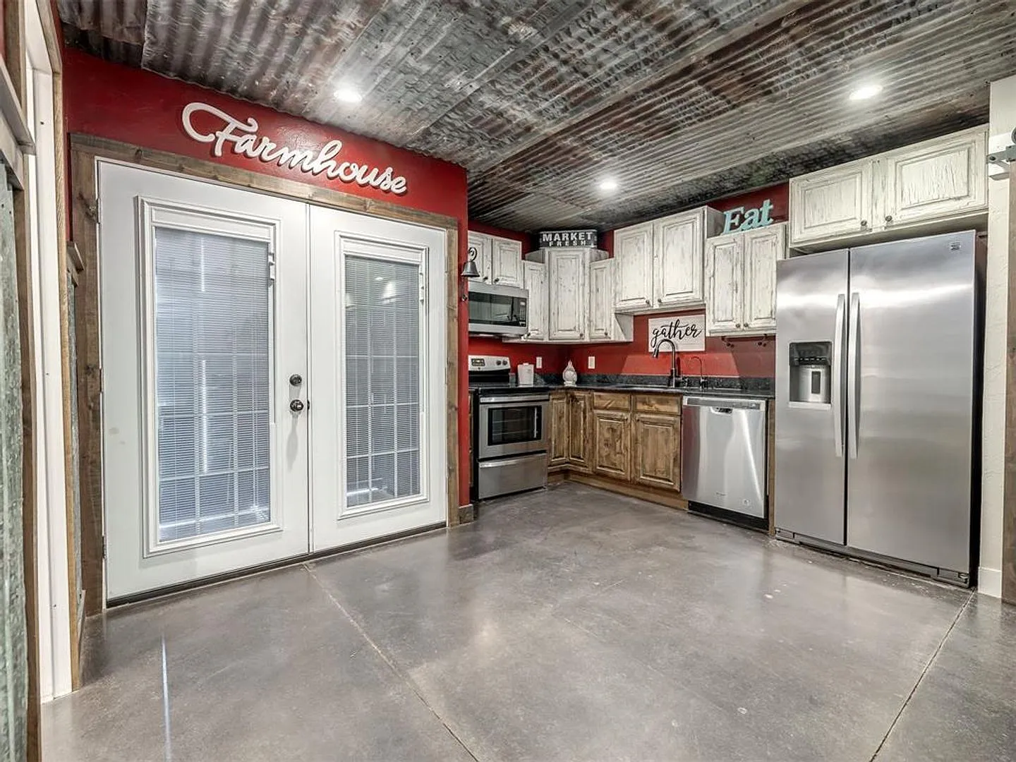Spacious Country Retreat with Bonus Shop/Game Room — Photo 4