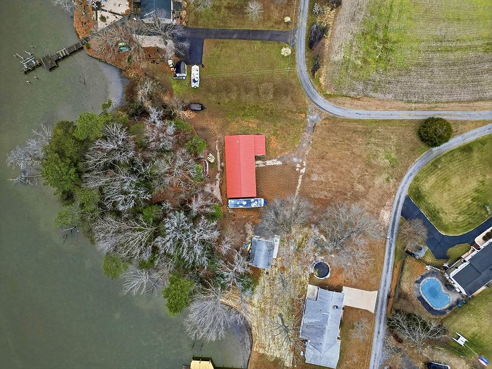 2nd image of 29 E Clarke Ln