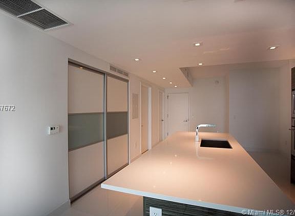 4th image of 460 NE 28th St APT 3204
