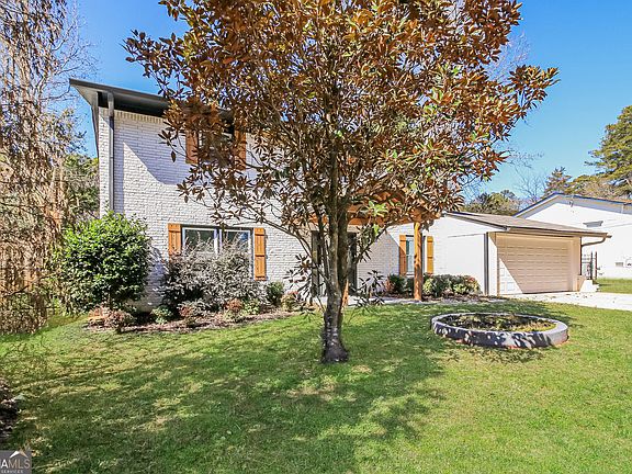 3rd image of 3667 Manhattan Dr