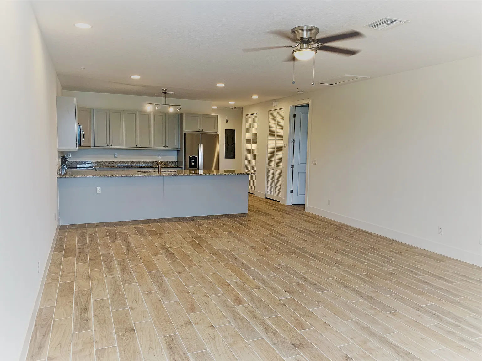 3 bed, 1664 sqft, $2,550 — Photo 2