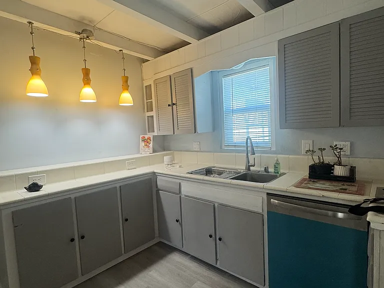 3819 Clairemont Dr — Photo 2