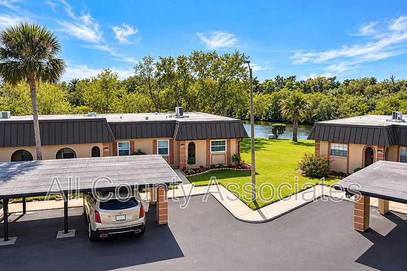 4122 Hampton Dr