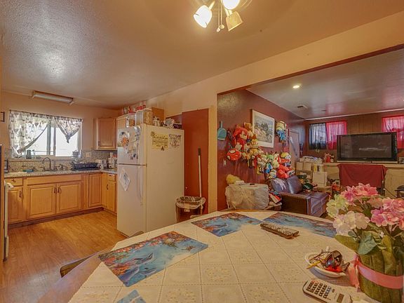 4th image of 2368 Barlow Ave