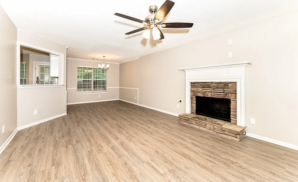4 bed, 2.5 bath, 1894 sqft, $3,150 — Photo 4