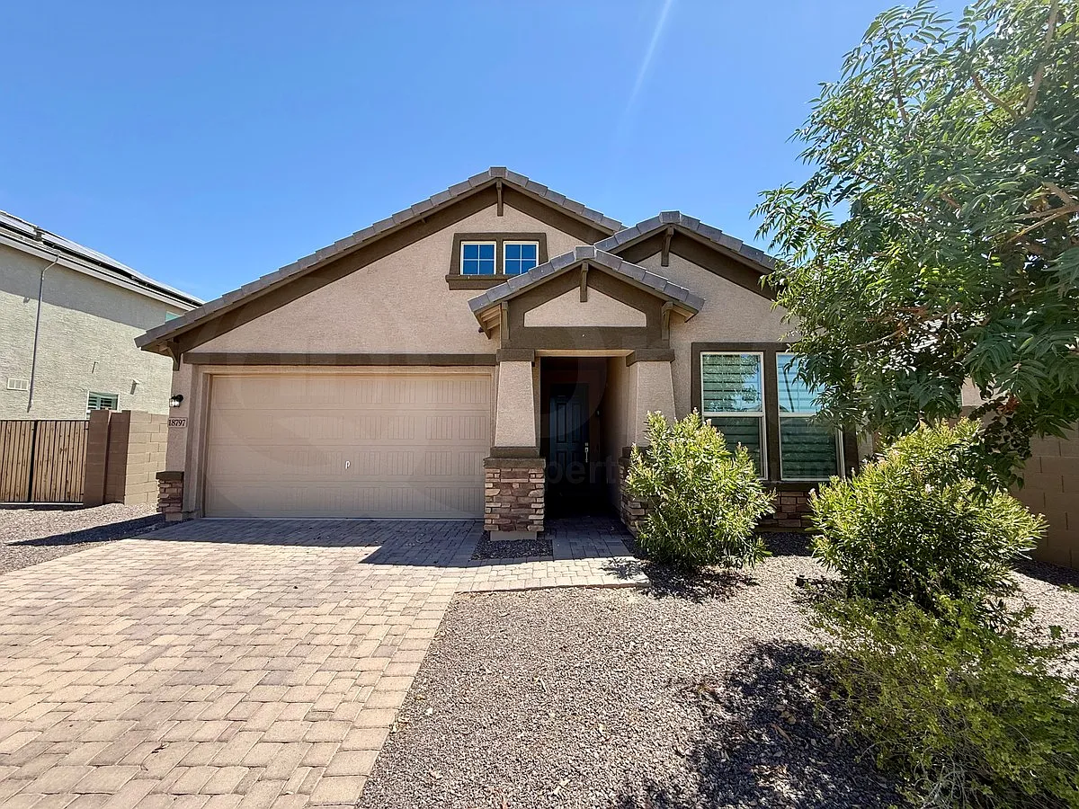 3 bed, 2.0 bath, $2,115 — Photo 2