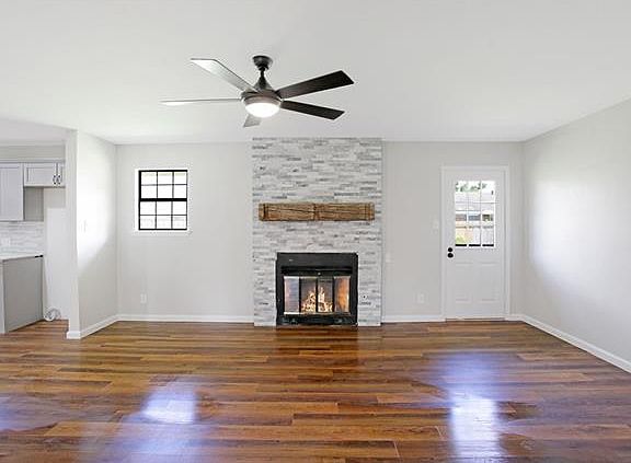 5th image of 456 Archwood St