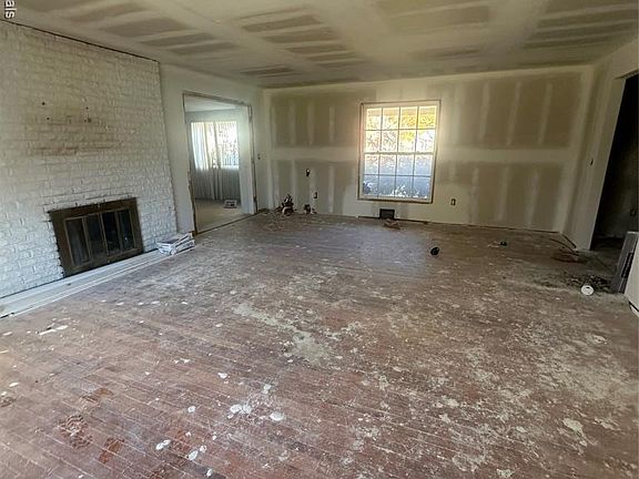 4th image of 29585 Woodhaven Ln