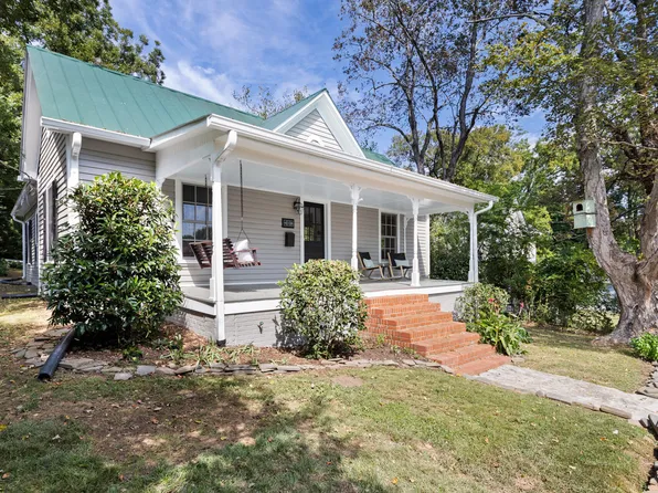 418 W King St, Hillsborough, NC 27278