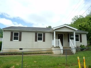 13 Meadow Ln, Huntington, WV 25704