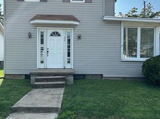 32 Sharon St, Shelby, OH 44875