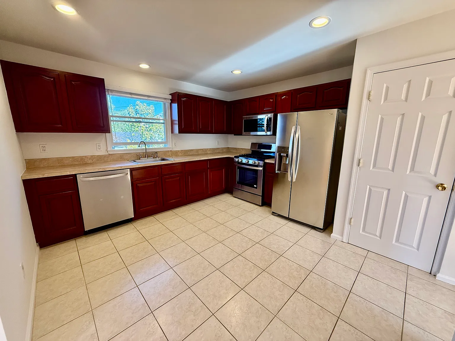 116 Craig Ave — Photo 3