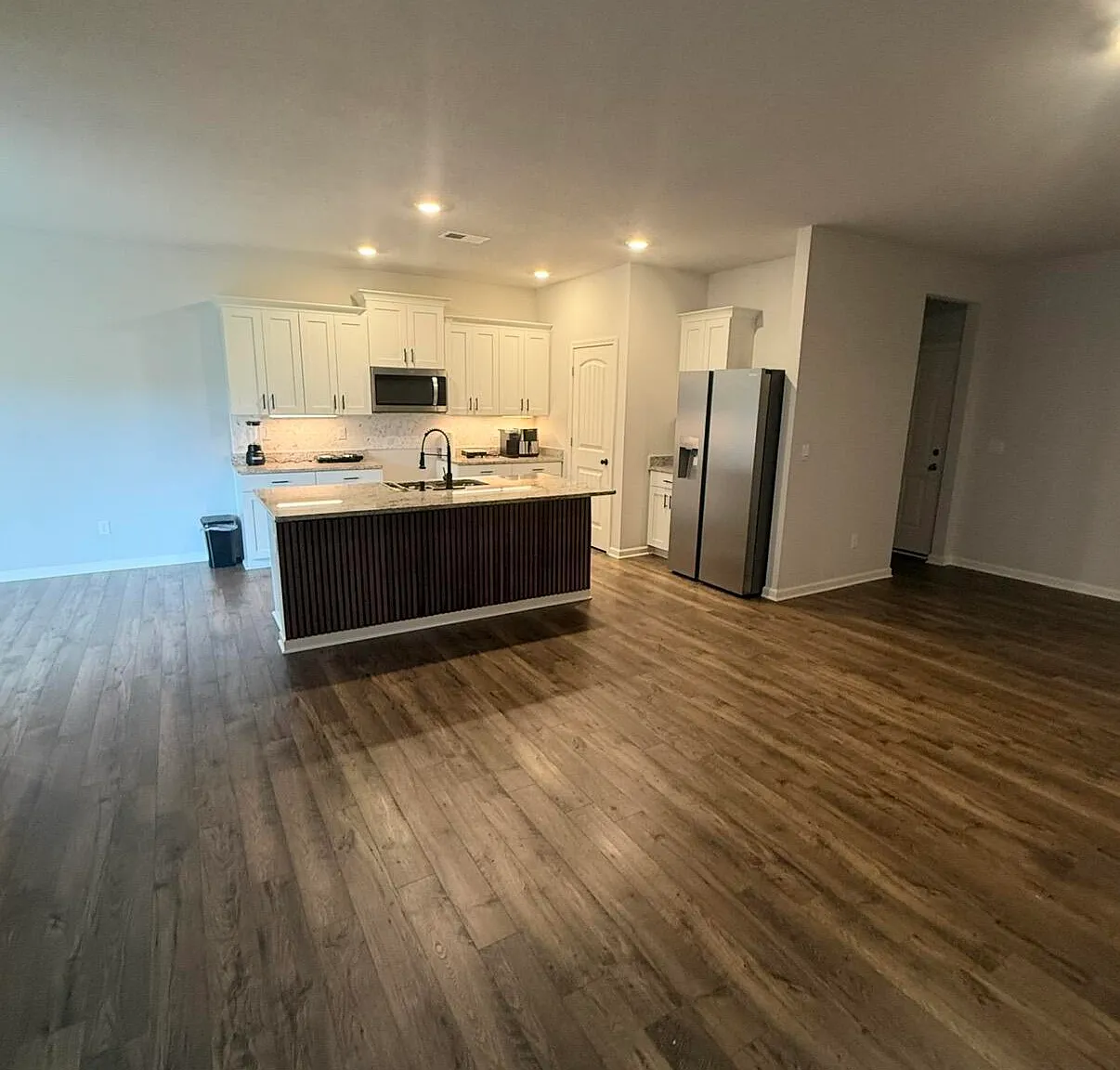 4 bed, 2.0 bath, 1891 sqft, $2,200 — Photo 2