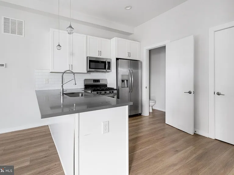 360 Monastery Ave #1R — Photo 7