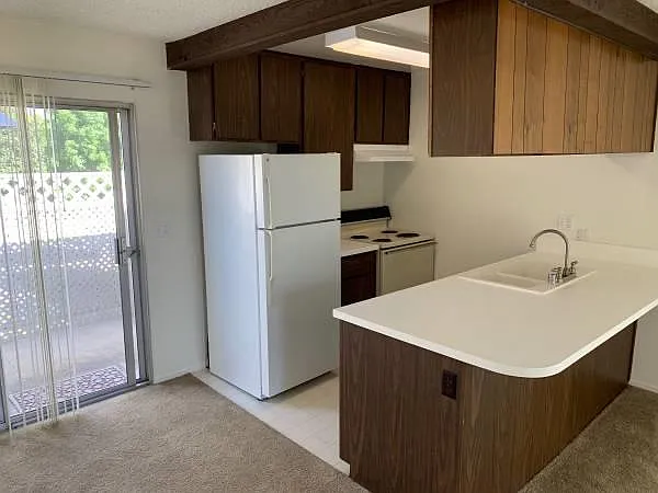 1975 Pomona Ave #17 — Photo 2