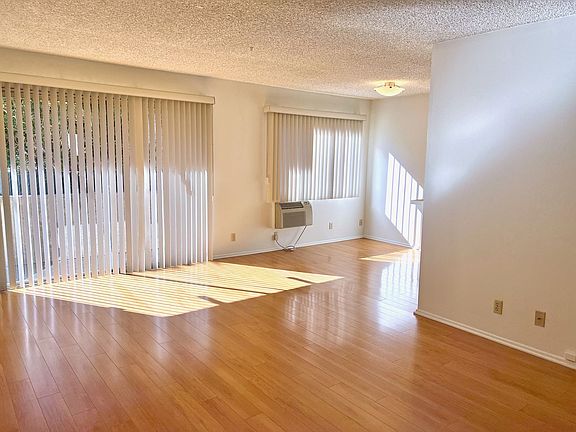 2nd image of 11306-08 Pearl St #106